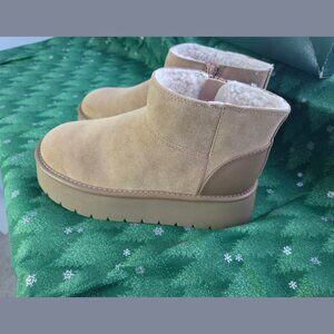 NEW Wild Fable -Women’s Missy Faux Suede Ankle Boots - Size 6